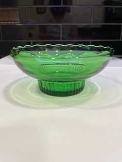 Vintage lovely emerald green E.O Brody MCM glass pedestal bowl