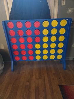 Giant size connect 4 game