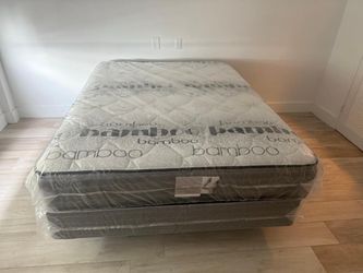 NEW MATTRESS QUEEN SIZE PLUSH WITH BOX SPRING