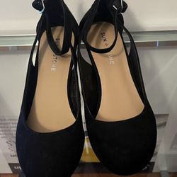 Women’s Shoes. 
