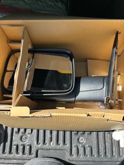 Dodge Ram 1500 driver side heated,powered ,also tow mirror