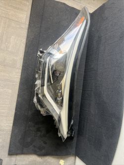 Toyota CH-V headlight