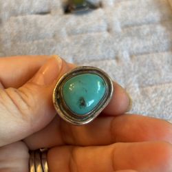 Lovely sterling silver turquoise ring