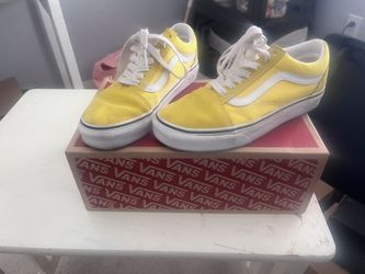 Women’s Vans Size 7
