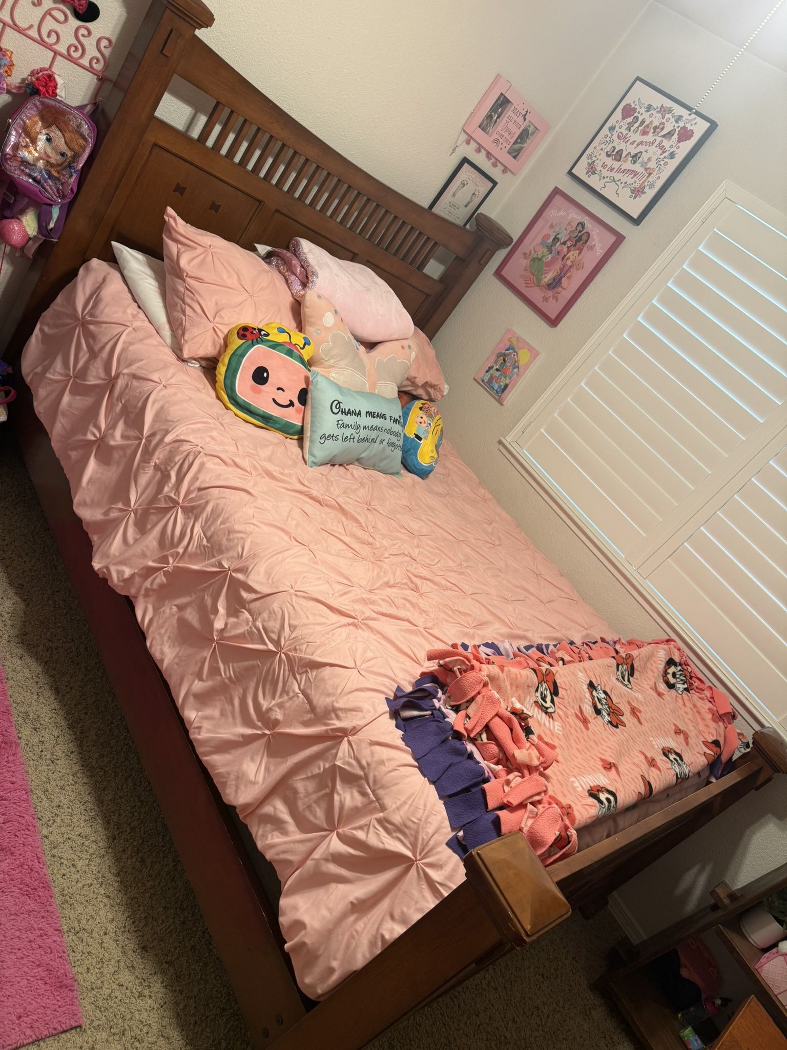 Queen Bed And Dresser/mirror Set
