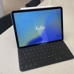 iPad Air 5th generation + Folio Keyboard + Apple Pencil – Good Condition