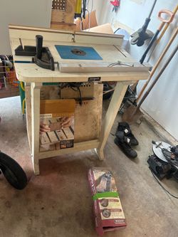 Router table with router and accessories