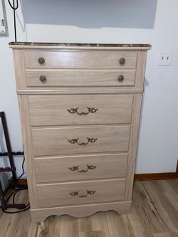 Queen Bedroom Furniture SetTorina Collection by Standard Furniture