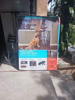 WALK-THRU LUXE PET GATE