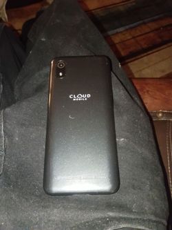 Cloud Mobile Stratus C8 smartphone. [1]