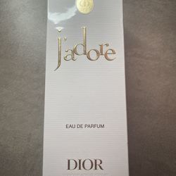 Womans Jadore Dior perfume brand new straight form store 1.7