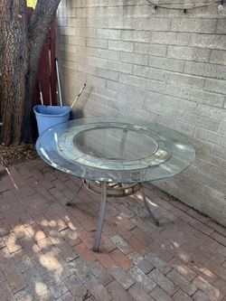 Round Patio Table 