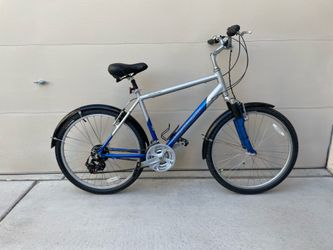 Bicycle Diamondback wildwood Hybrid mountain or road bike