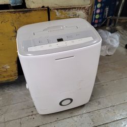 30-pint Frigidaire Dehumidifier In Excellent Working Condition 