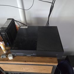 Xbox 1 With Cords And 1 Controller