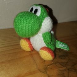 Nintendo Green Yoshi Yarn Amiibo! Excellent Condition! 