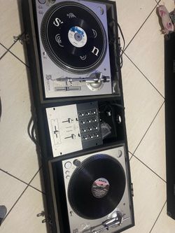 DJ turntables