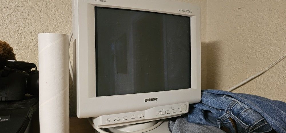 Sony Trinitron Multiscan 100ES Retro Crt Monitor