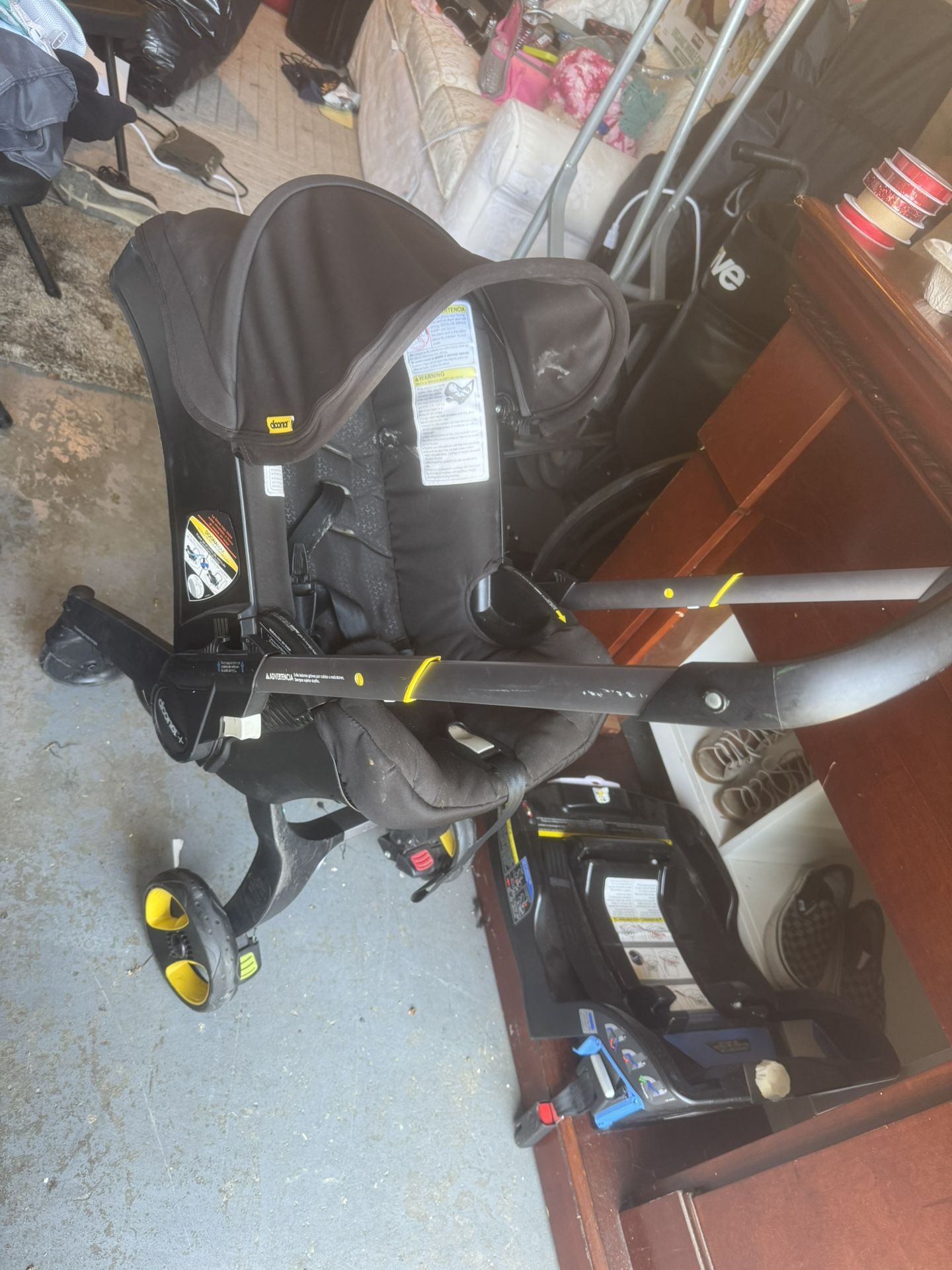 Doona Car Seat/ Stroller/ Base