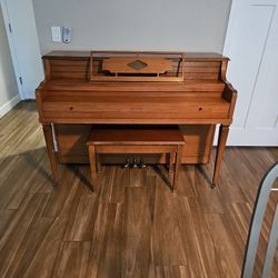 Thomas Console Piano
