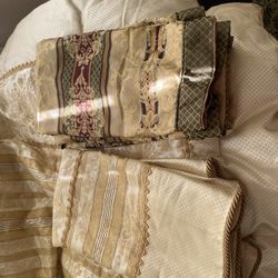 Colcha Para Cama King Size Doble Face Y 4 Cojines En Buen Estado 