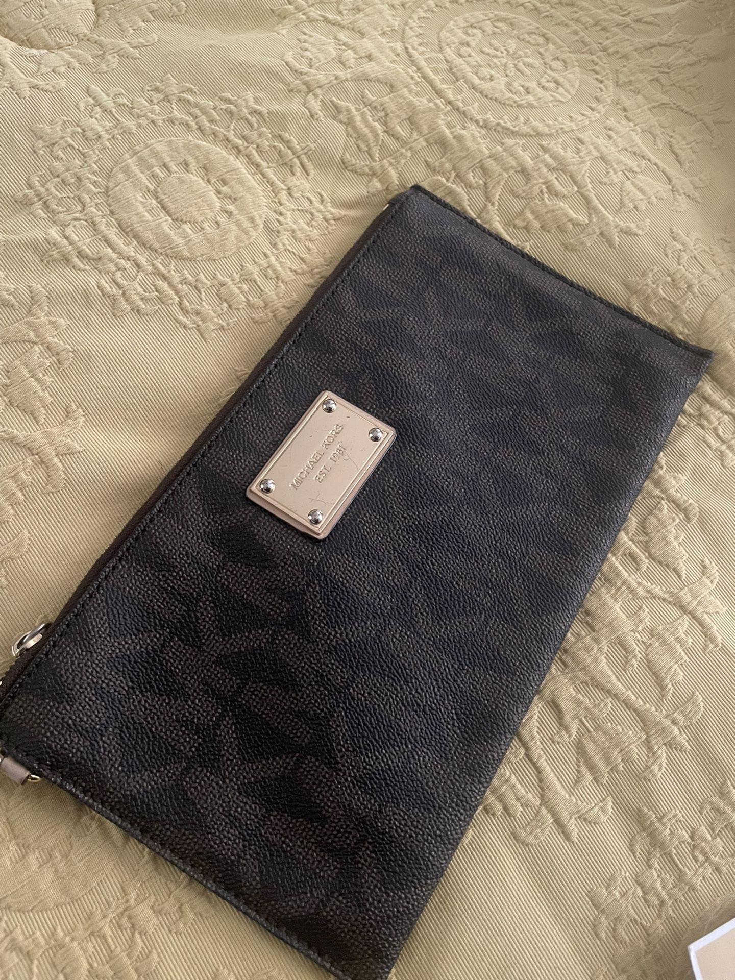 Wristlet