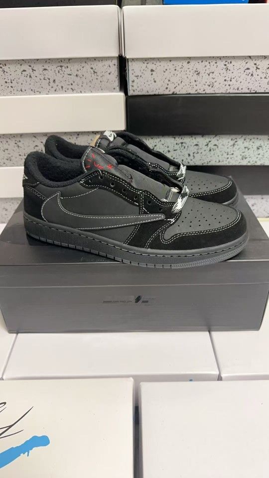 Black casual sports shoes