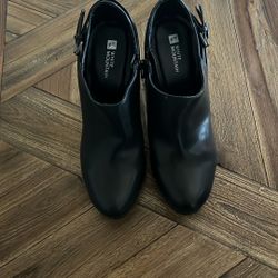 White Mountain Black Boots Like New Size 7 1-2