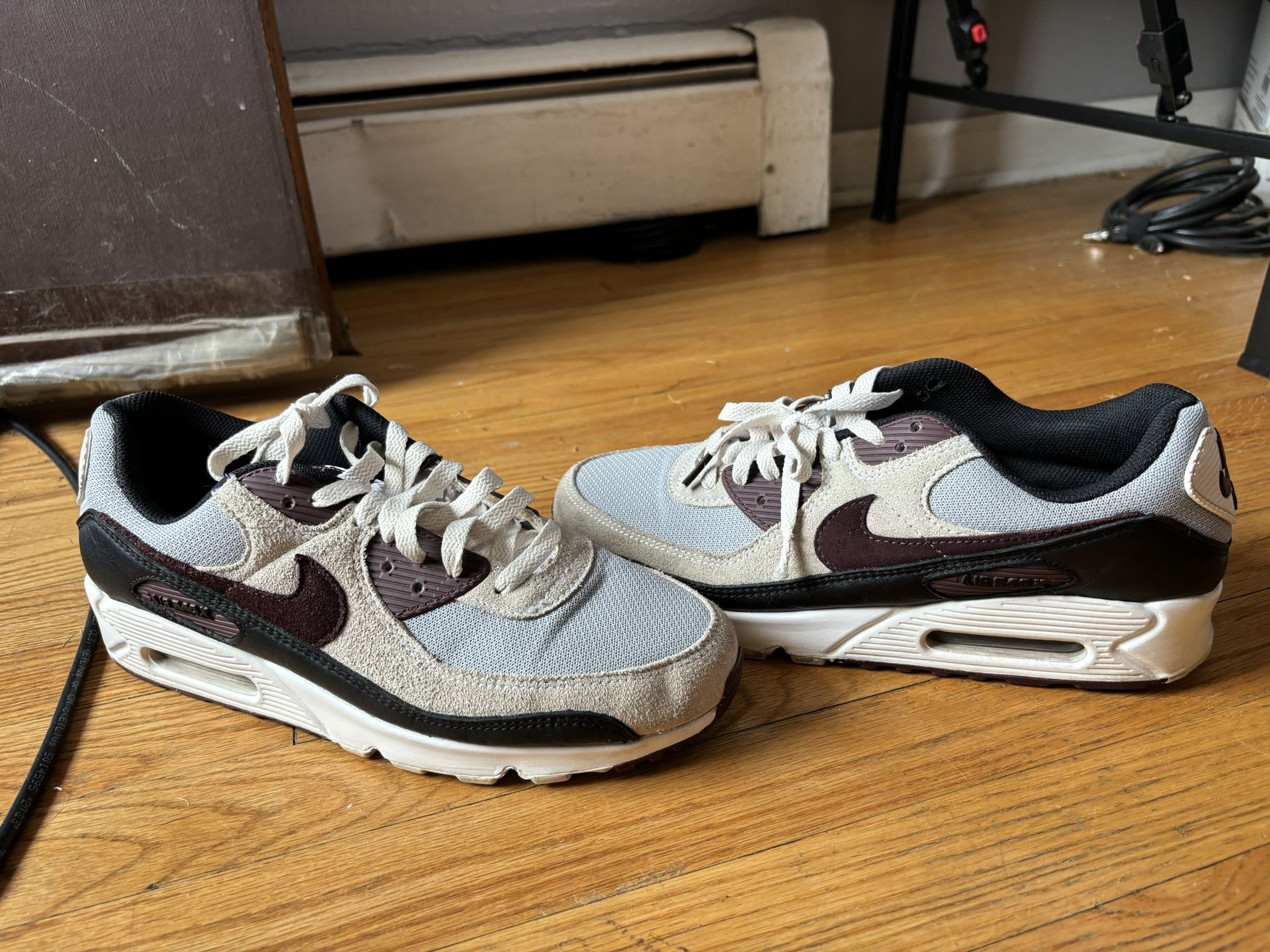 Nike Air Max 90 - Burgundy - Size 10.5- Men’s