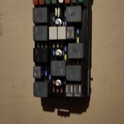 2005 Chevrolet Equnix Fuse Box Used