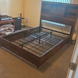 Full Bed With 4 Storage Drawers And Backboard