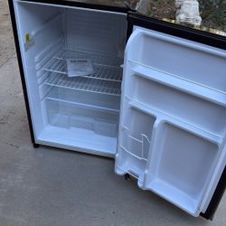 Mini Fridge 
