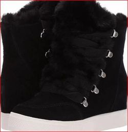 🤩💰🔥💲Asking: $40👢Steve Madden Black Suede Wharton Faux Fur Wedge Boots Size 7 – (Priced to sell!)🤩💰👢