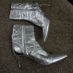 SILVER-TONED LEATHER ANKLE BOOTS