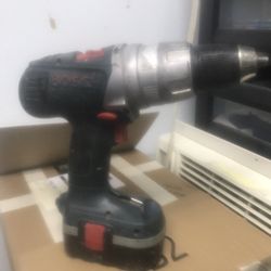 BOSCH 18 V DRILL WITH WORKING BATTERY LOST CHARGER