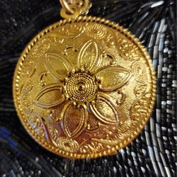 New/Vintage Gold Plated Necklace