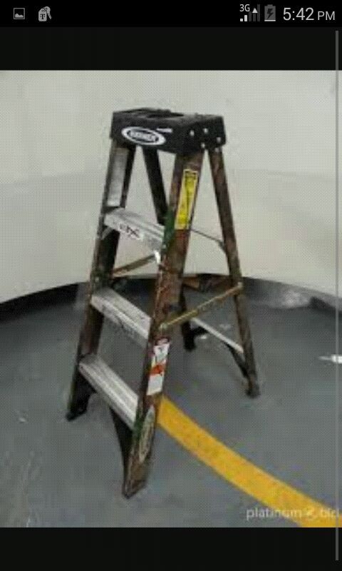 Werner "Camo" 4-foot Fiberglass step ladder 250lbs. Rate type 1