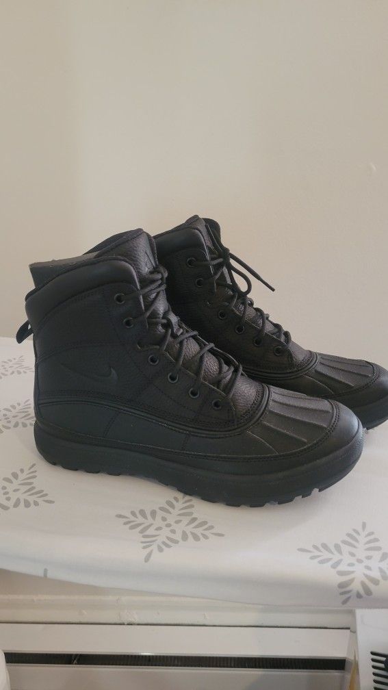 Black Nike Boots 7 1/2 For Men