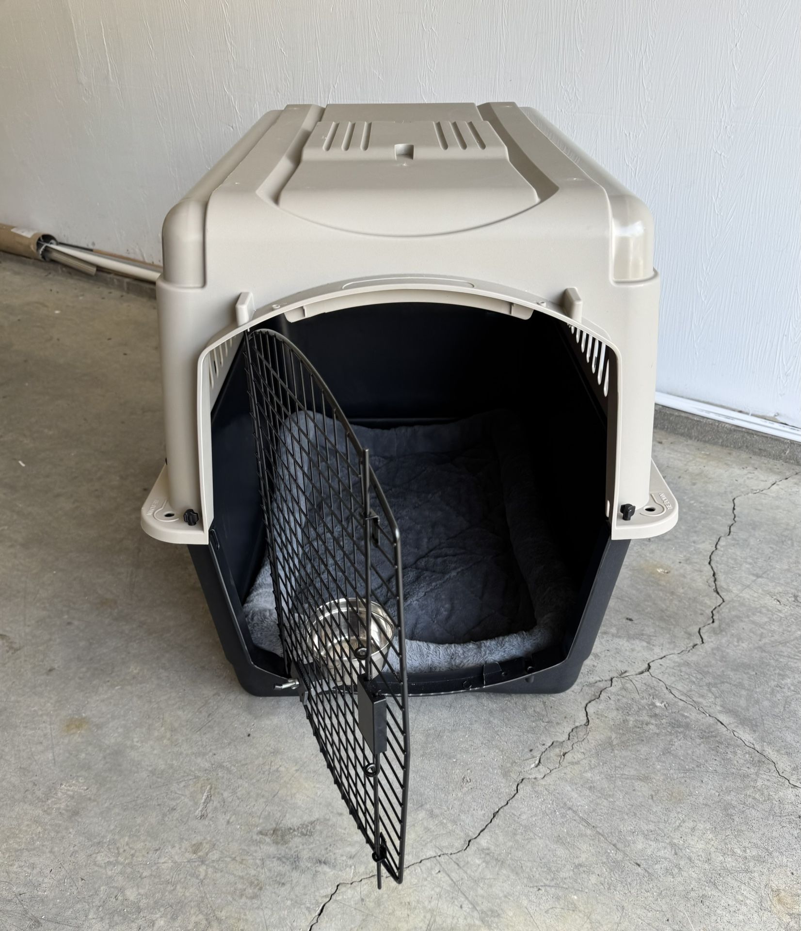 Large dog kennel