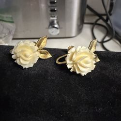 New New Vintage Krementz Rose flower screw back earrings gold plated leafs