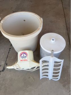 Ice cream and yogurt freezer