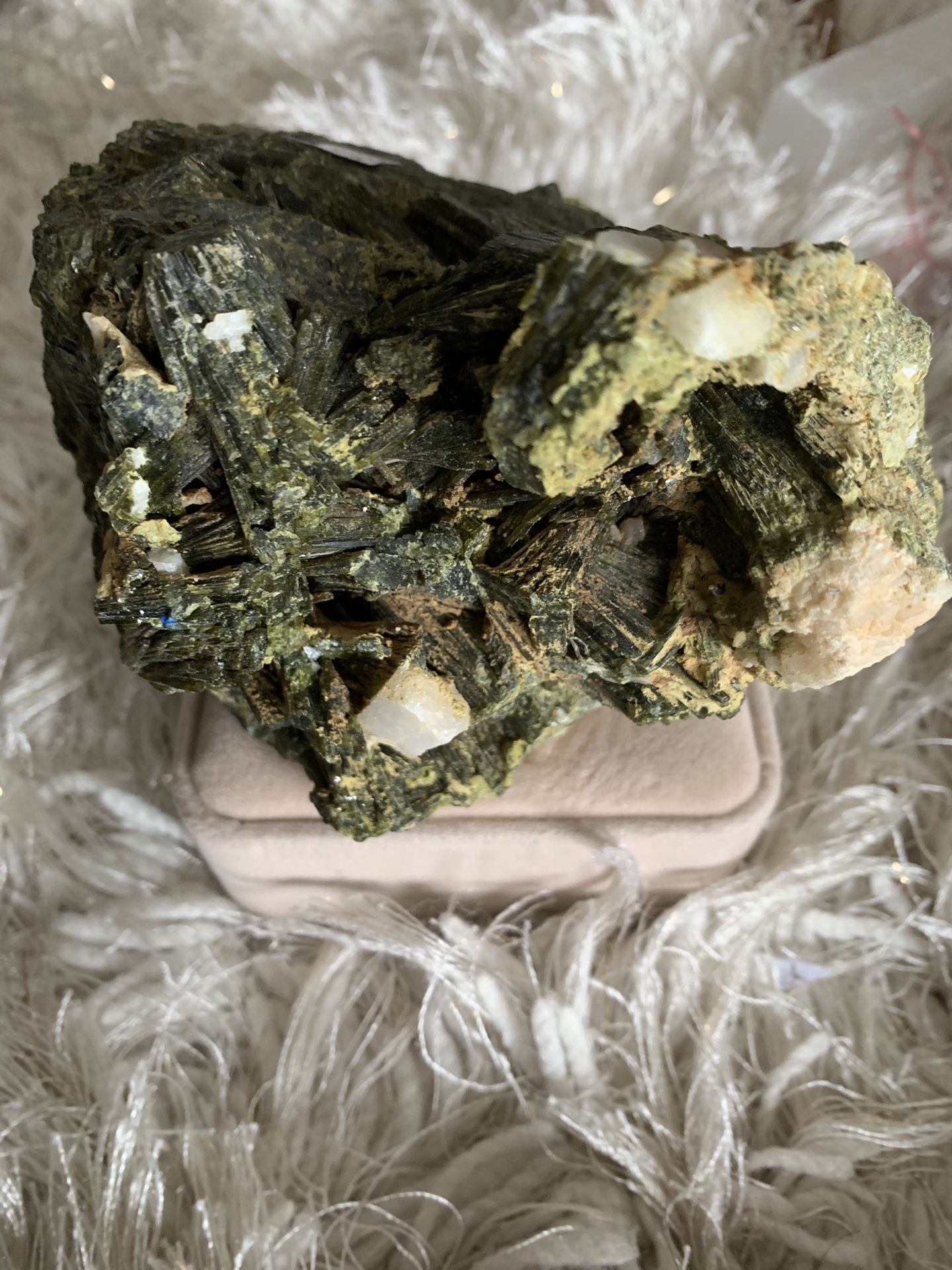 Unique Mineral Specimen Natural raw green tourmaline