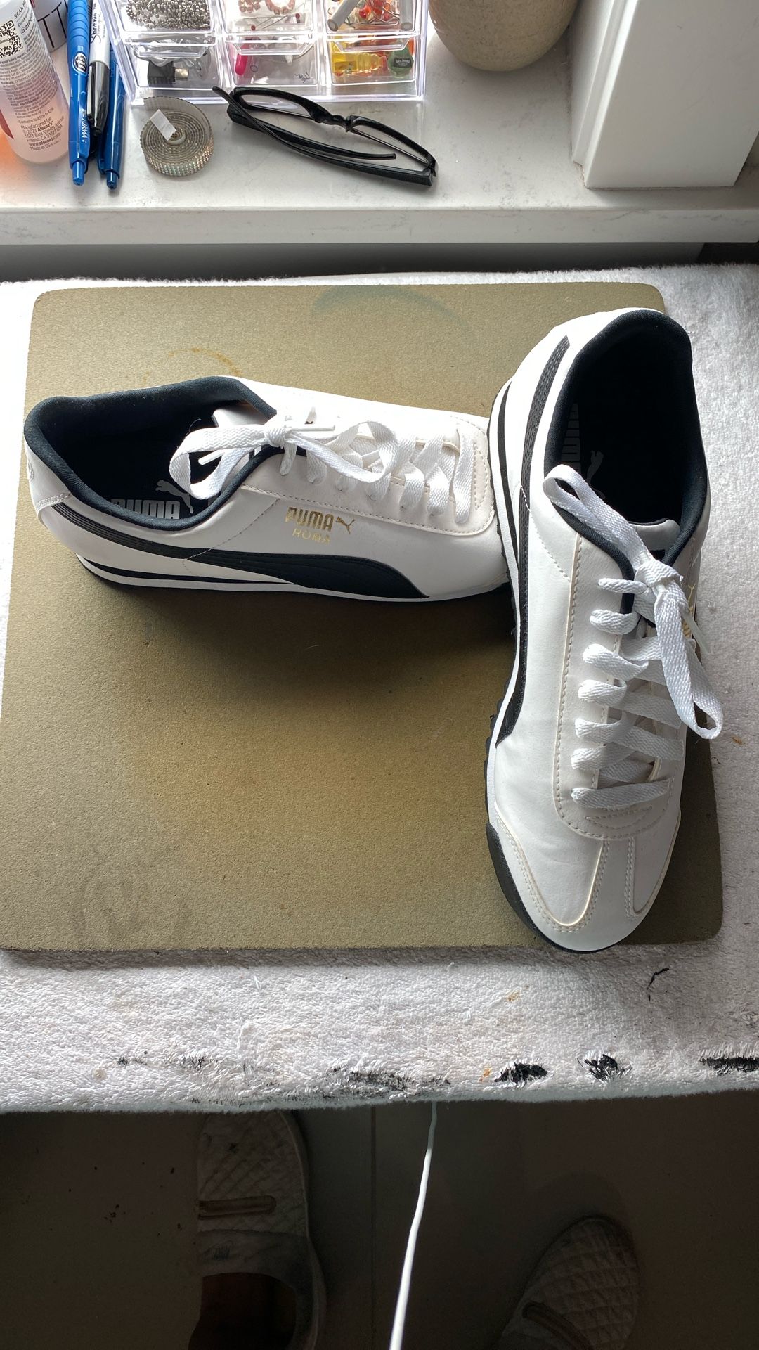 Moving Sale: Men’s 11 Puma Roma ( New) sneakers