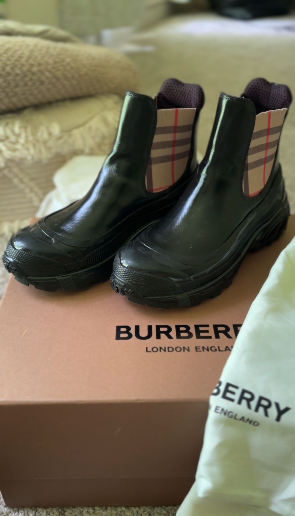 Burberry Women’s Chelsea Rain Boots – Size 37.5 (US 7.5)