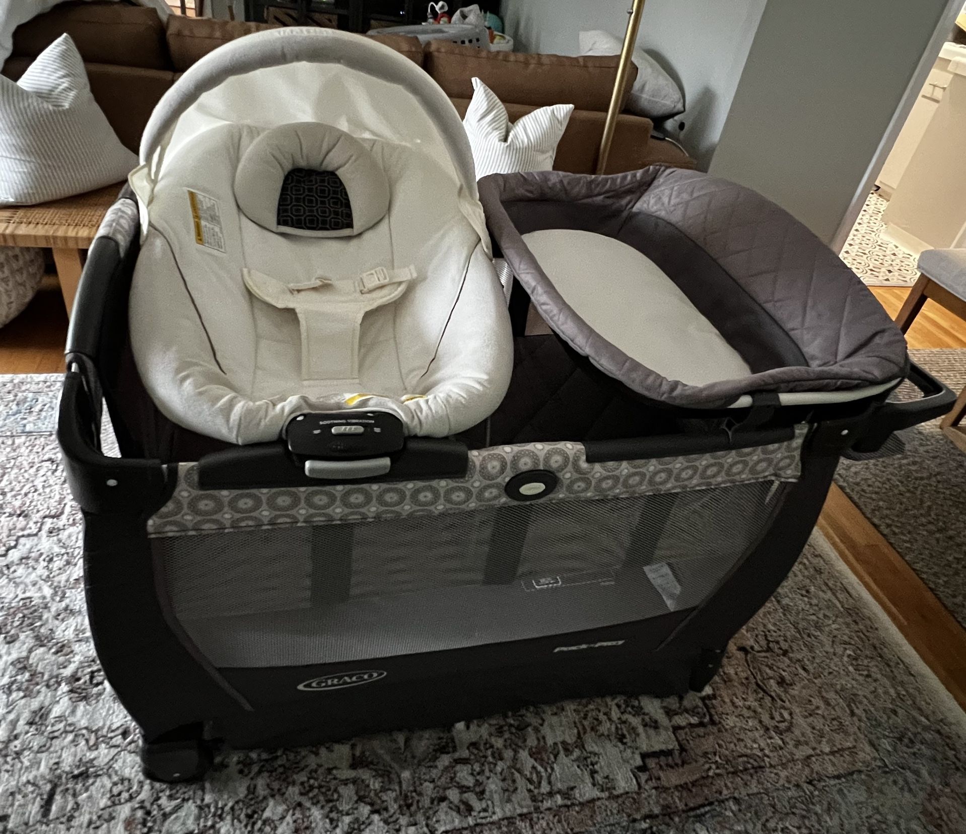 Graco Pack N Play Snuggle Suite LX