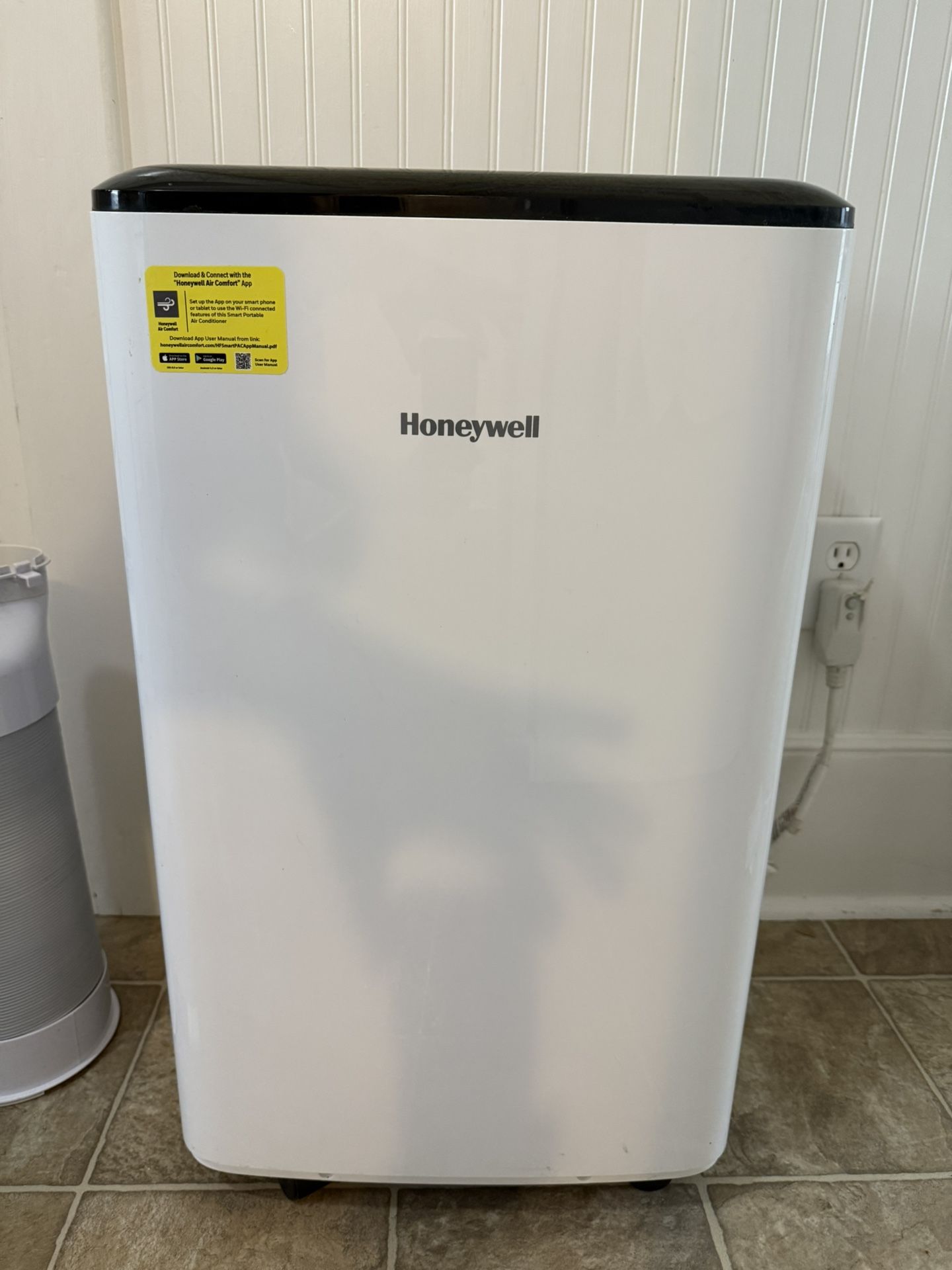 Honeywell 10,000 BTU ASHRAE Smart Portable Air Conditioner