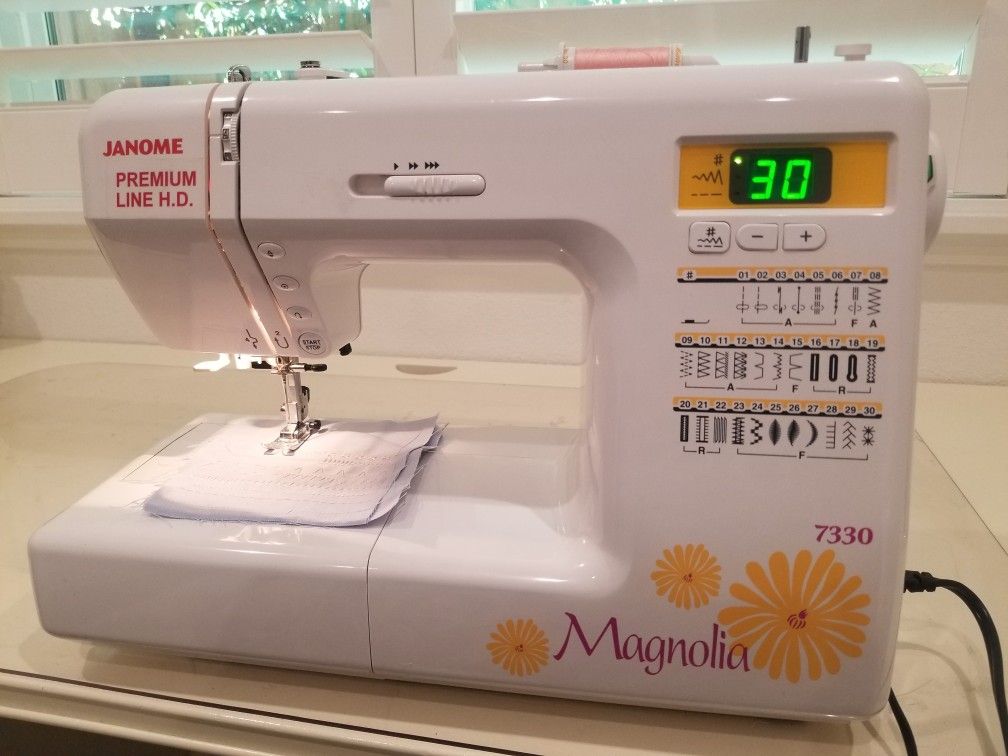 Janome MAGNOLIA 7330 Sewing Machine Tested! for Sale in Santa Rosa, CA