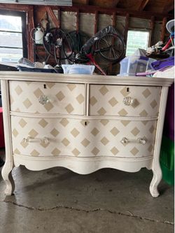 Wood Diamond pattern dresser