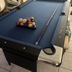 Pool Table 7 Feet Long 