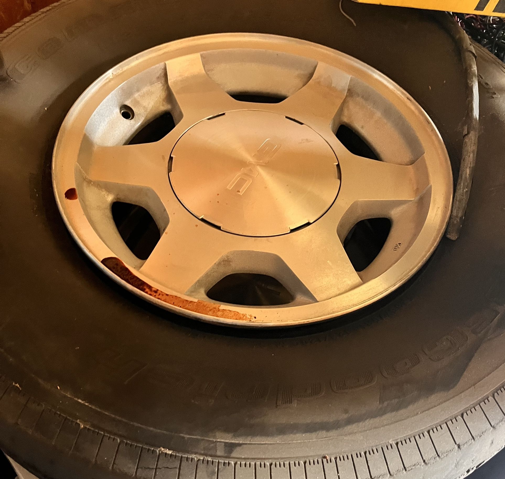 $400 GMC RIMS WITH CAPS